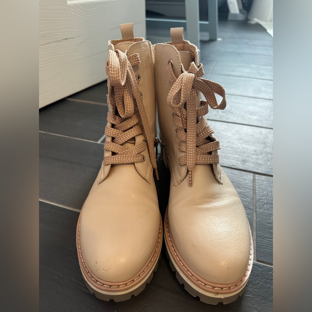 sparkle beige tan color lace up combat boot 7.5